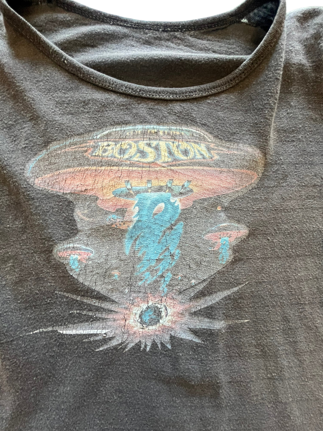 80’S BOSTON UFO CROPPED TEE FADED BLACK - MEDIUM