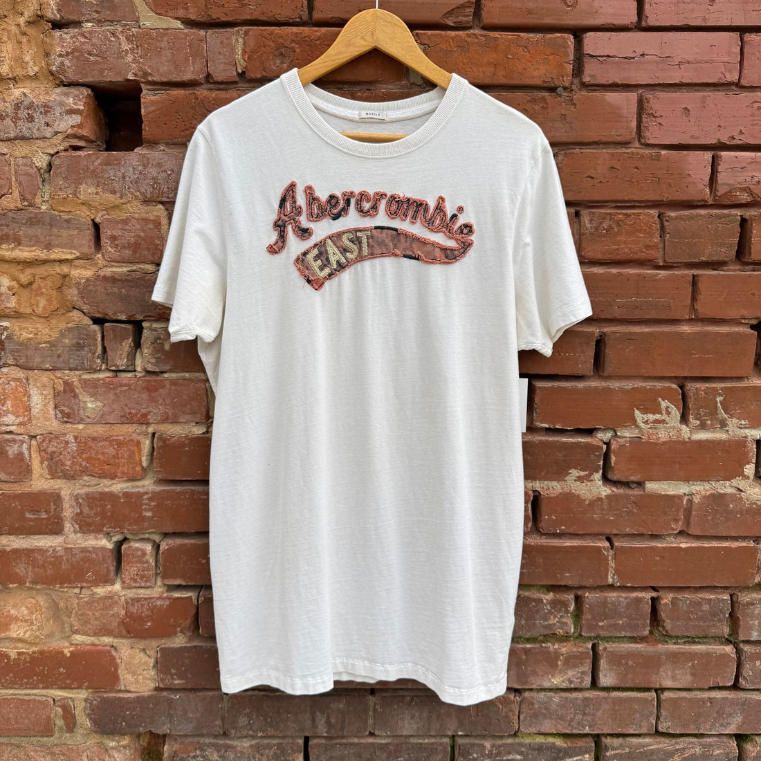 Vintage Y2K Abercrombie and Fitch East Navy Script Muscle Fit White T-shirt XL