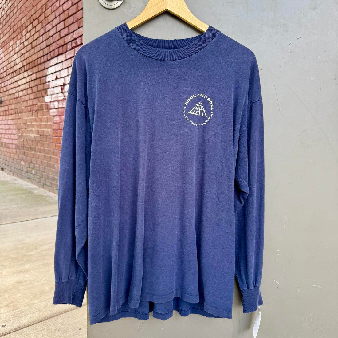 Vintage 90's Rock and Roll Hall of Fame and Museum Long sleeve Navy T-shirt Lrg