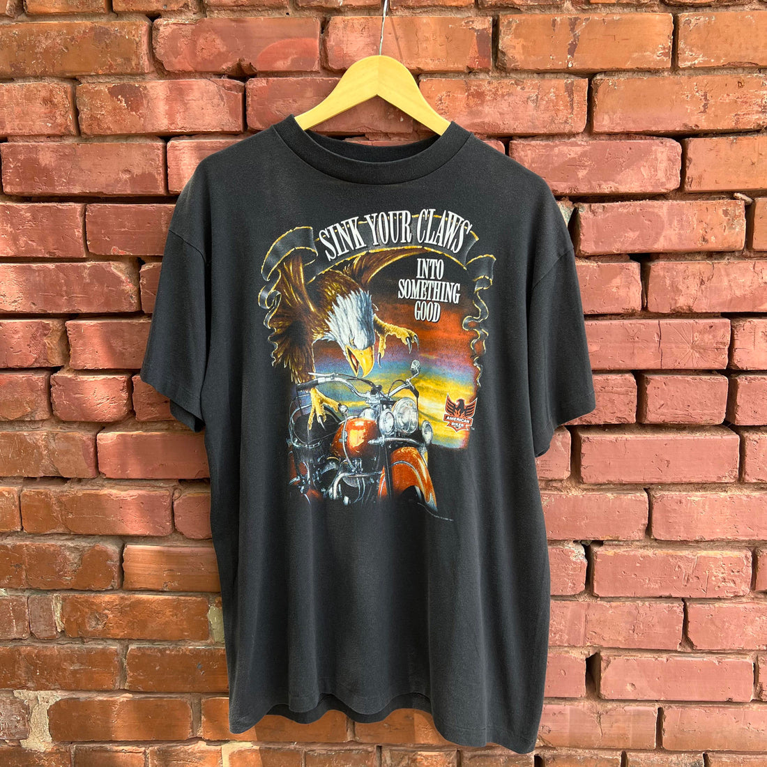 Vintage Harley Davidson 3D Emblem 1993 Fort Worth, TX Sink Your Claws T Shirt