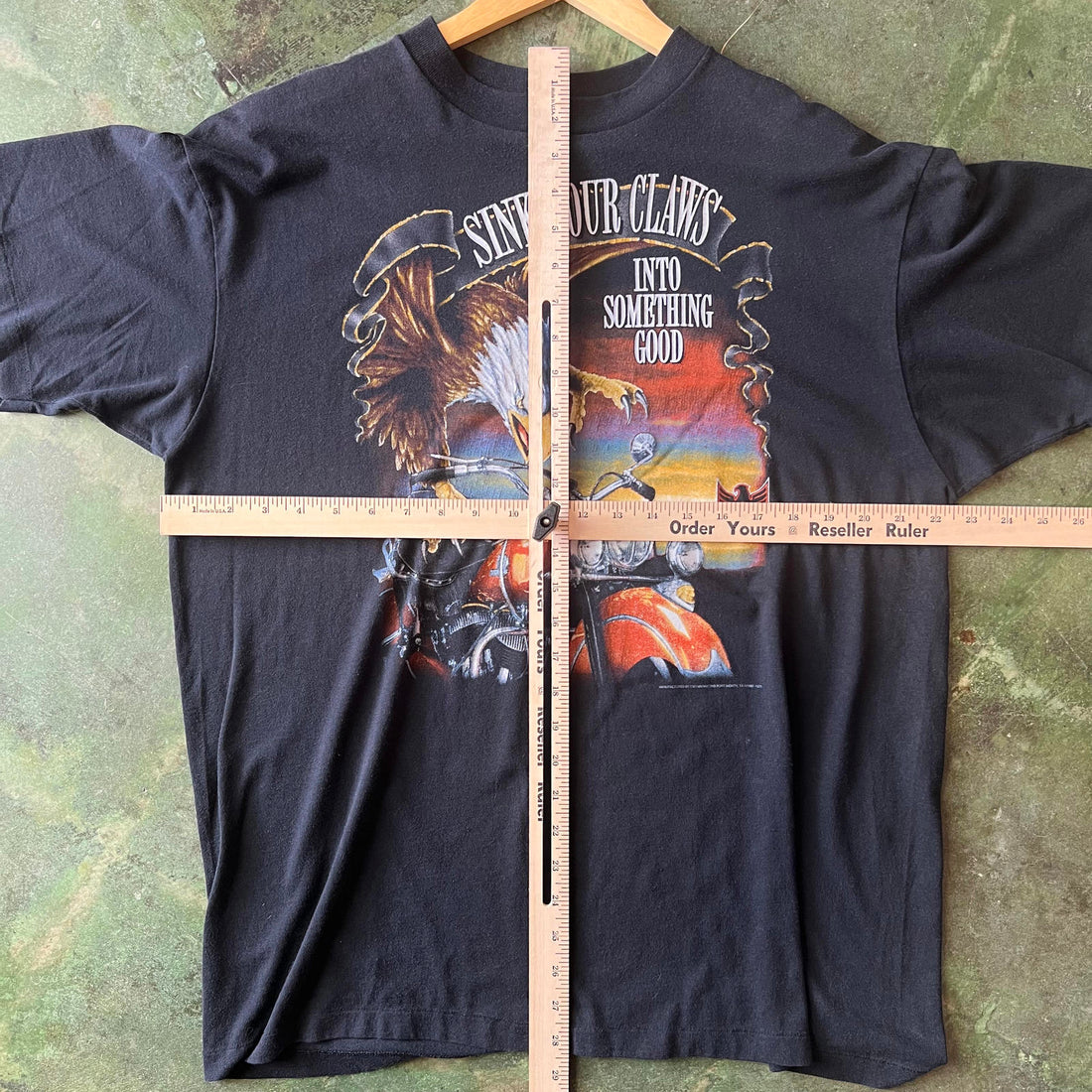 Vintage Harley Davidson 3D Emblem 1993 Fort Worth, TX Sink Your Claws T Shirt