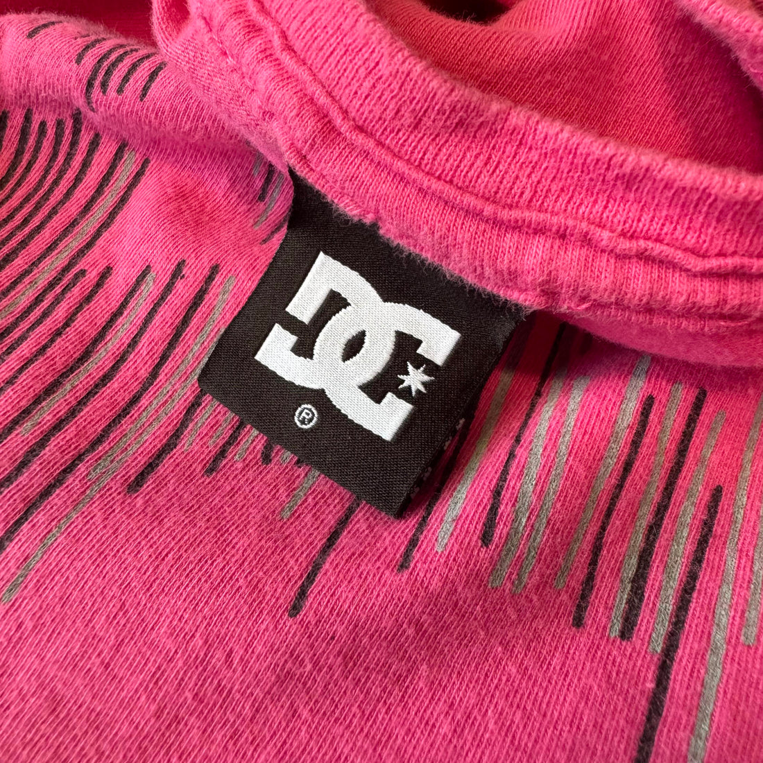 Vintage Y2K Punk Skater Girl DC Shoes Pink Logo T-shirt Women's Small
