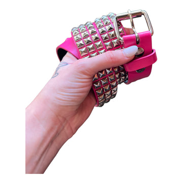 Y2K TILT PYRAMID BELT HOT PINK - 2000S