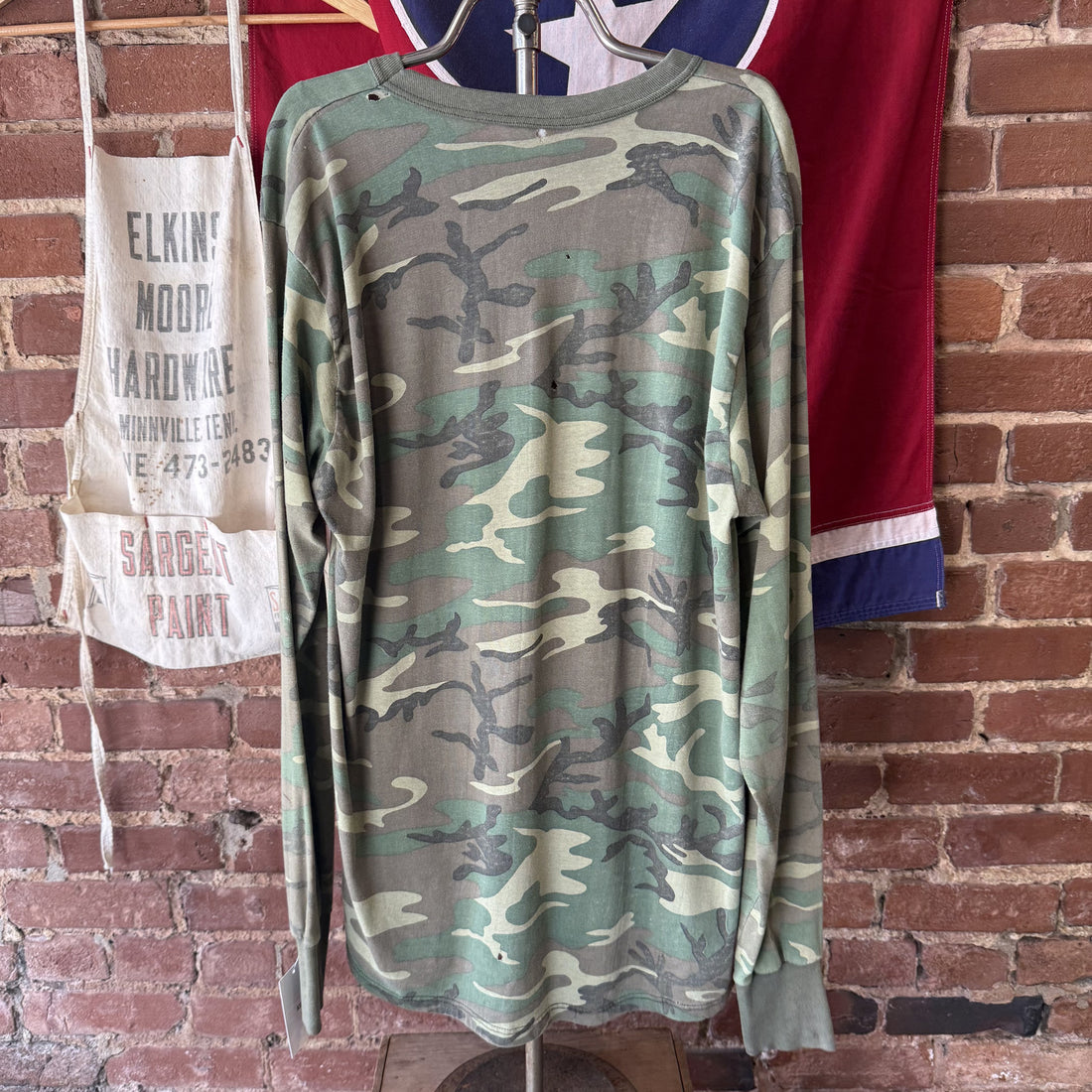 Vintage Camo T Shirt Long Sleeve Faded Distressed Paint Splatter Mens XL