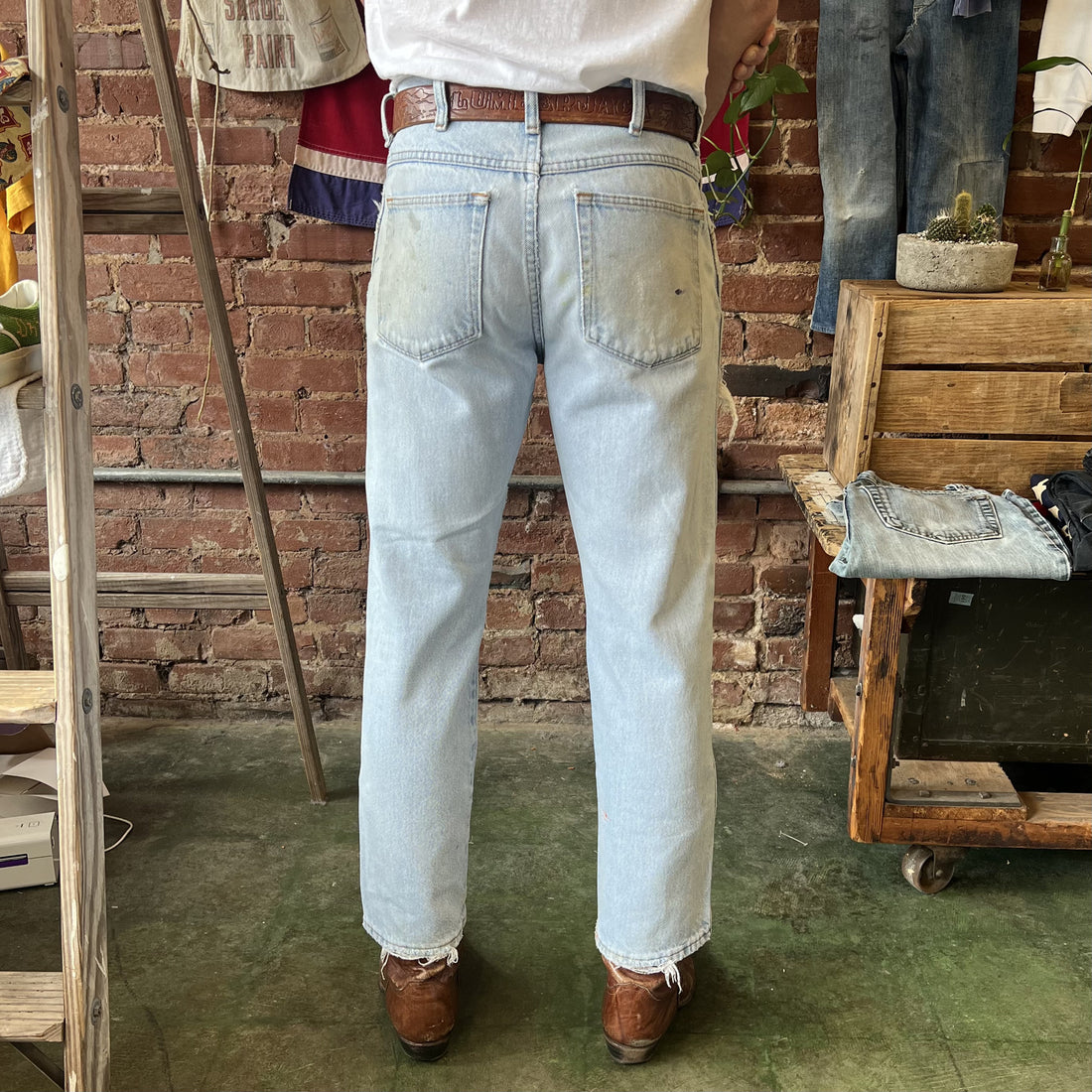 Vintage Faded and Distressed Straight Leg Jeans Light Wash Thrashed 32x30