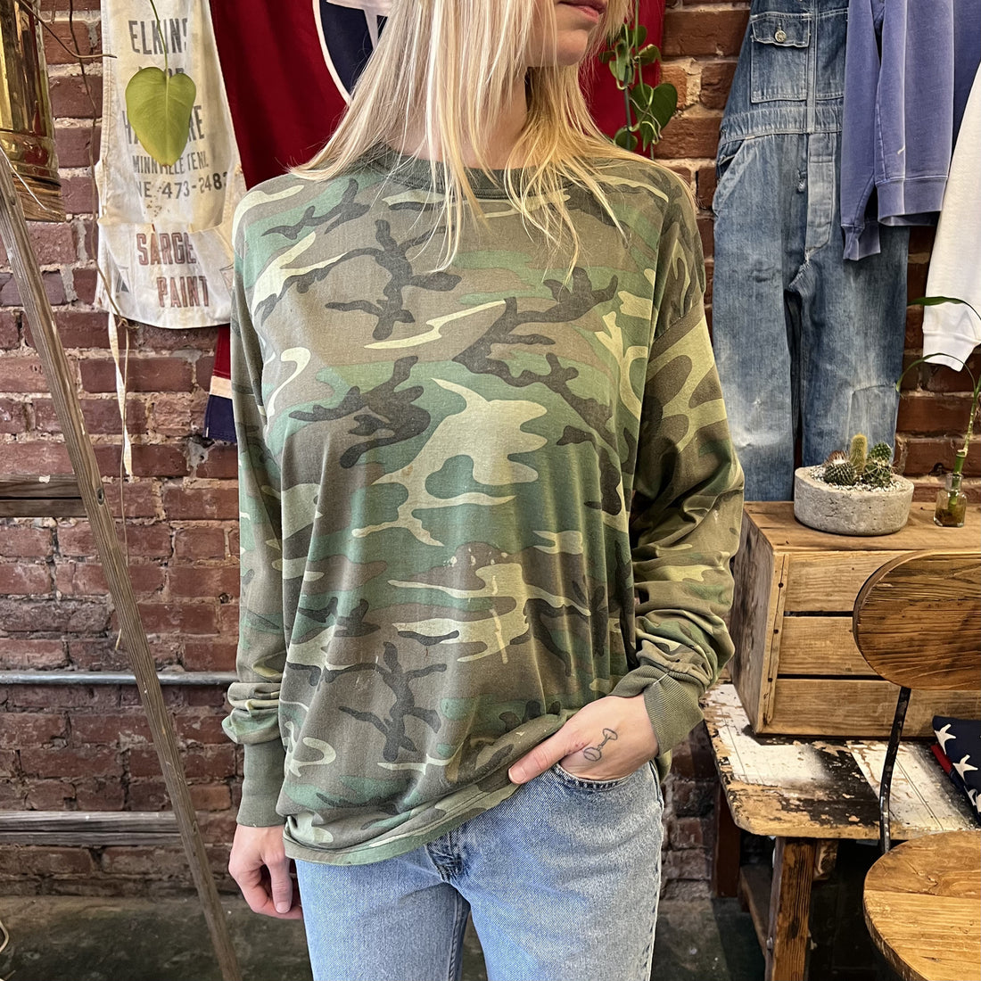 Vintage Camo T Shirt Long Sleeve Faded Distressed Paint Splatter Mens XL
