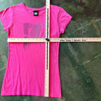 Vintage Y2K Punk Skater Girl DC Shoes Pink Logo T-shirt Women's Small