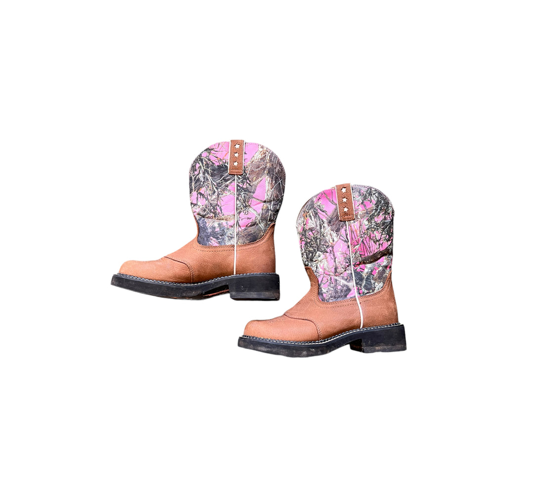 PINK CAMO ARIAT BOOTS SIZE W8 - 2000S